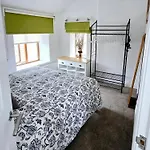 Holiday home Gorgeous Two Bedroom Cottage, Pet Friendly!