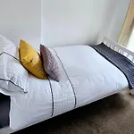 Gorgeous Two Bedroom Cottage, Pet Friendly! Holiday home *