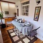 Gorgeous Two Bedroom Cottage, Pet Friendly! *