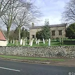 Gorgeous Two Bedroom Cottage, Pet Friendly!