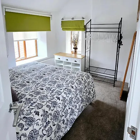 Feriehus Gorgeous Two Bedroom Cottage, Pet Friendly!