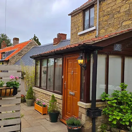 Gorgeous Two Bedroom Cottage, Pet Friendly!