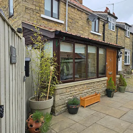 Gorgeous Two Bedroom Cottage, Pet Friendly! *