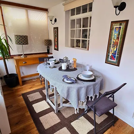 Gorgeous Two Bedroom Cottage, Pet Friendly! *