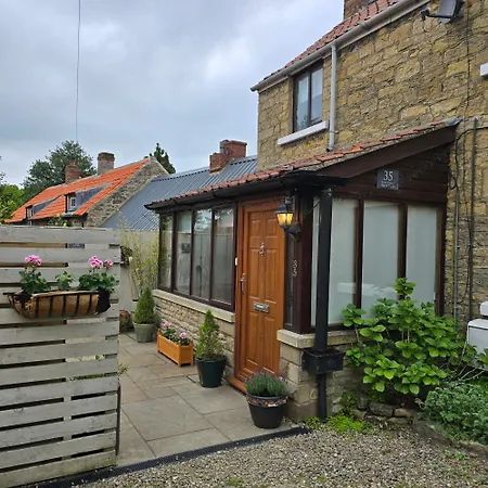 Gorgeous Two Bedroom Cottage, Pet Friendly! Holiday home Snainton