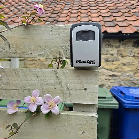 Gorgeous Two Bedroom Cottage, Pet Friendly!